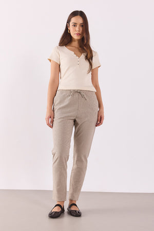 Kadın Alian Beli Lastikli İnce Çizgili Gofre Pantolon - Kahve Çizgili