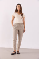 Kadın Alian Beli Lastikli İnce Çizgili Gofre Pantolon - Kahve Çizgili