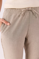 Kadın Alian Beli Lastikli İnce Çizgili Gofre Pantolon - Kahve Çizgili