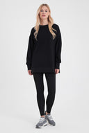 Kadın Bisiklet Yaka Yanı Yırtmaçlı Regular Fit 3 İplik Sweatshirt - Siyah