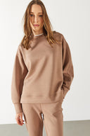Kadın Bisiklet Yaka Yanı Yırtmaçlı Yumuşak Dokulu Sweatshirt (CUPRO) - Vizon