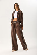 Kadın Regular Fit Yanı Yırtmaçlı Yumuşak Dokulu Jogging Pantolon (CUPRO) - Kahverengi