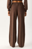 Kadın Regular Fit Yanı Yırtmaçlı Yumuşak Dokulu Jogging Pantolon (CUPRO) - Kahverengi