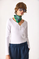 Kadın Matilda Düğme Detaylı Vücuda Oturan Uzun Kollu Tişört %100 Pamuk - Beyaz