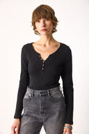 Kadın Matilda Düğme Detaylı Vücuda Oturan Uzun Kollu Tişört %100 Pamuk - Siyah