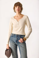 Kadın Matilda Düğme Detaylı Vücuda Oturan Uzun Kollu Tişört %100 Pamuk - Taş