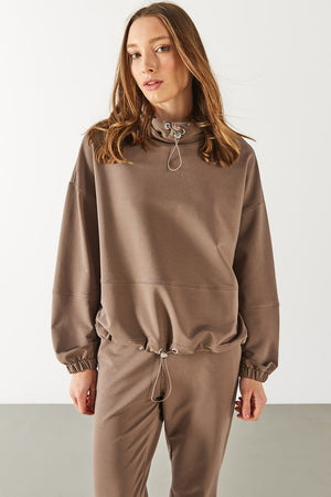 Norah Yakası Detaylı Regular Fit Sweatshirt - VİZON