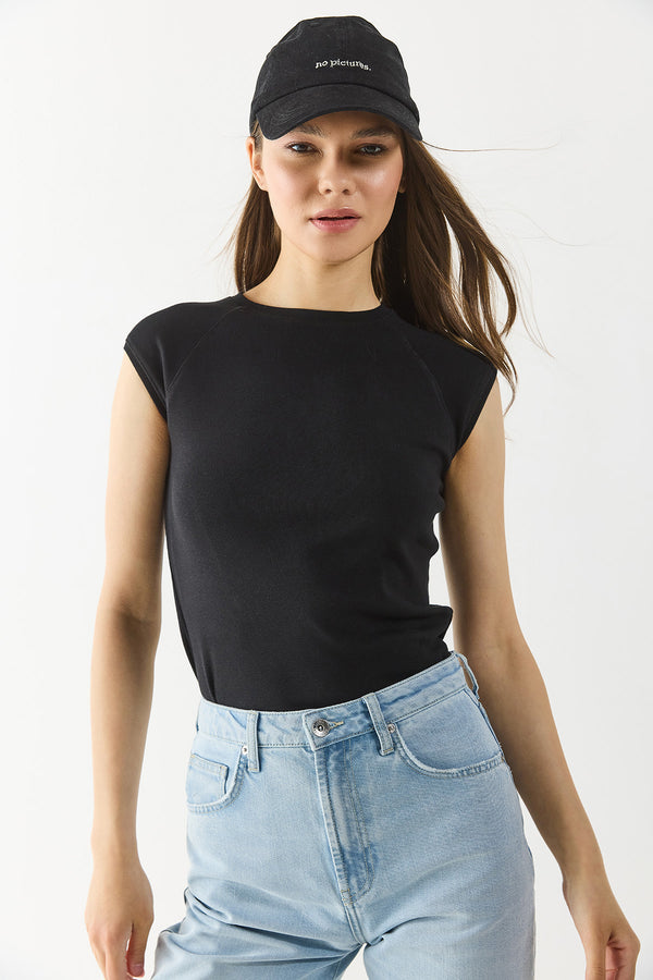 Reglan Kollu Slim Fit Tişört - SİYAH