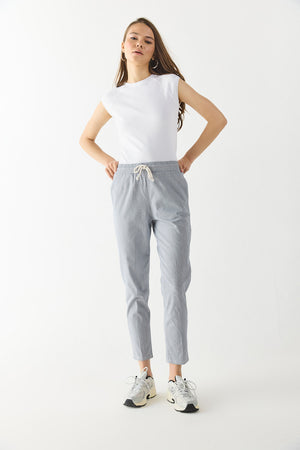 Alian Beli Lastikli Çizgili Gabardin Pantolon - LACİVERT ÇİZGİLİ