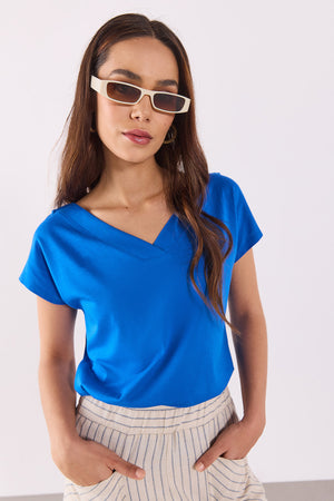 Kadın Almira V Yaka Sırtı Detaylı Modal Tişört (TENCEL)™ - Safir