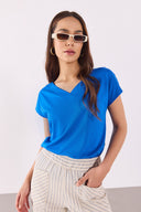 Kadın Almira V Yaka Sırtı Detaylı Modal Tişört (TENCEL)™ - Safir