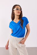 Kadın Almira V Yaka Sırtı Detaylı Modal Tişört (TENCEL)™ - Safir