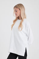 Kadın Bisiklet Yaka Yanı Yırtmaçlı Regular Fit 3 İplik Sweatshirt - Beyaz
