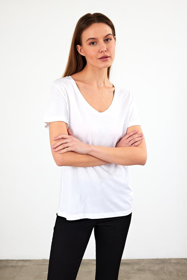 Kadın Boyfriend Beyaz V Yaka Regular Fit Modal Tişört (Lyocell)