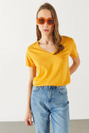 Kadın Boyfriend V Yaka Regular Fit Modal Tişört (TENCEL)™ - Kayısı