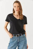 Kadın Boyfriend V Yaka Regular Fit Modal Tişört (TENCEL)™ - Siyah