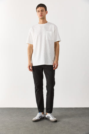 Erkek Cep Detaylı Bisiklet Yaka Flamlı Tişört %100 Pamuk - Fildişi