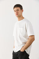 Erkek Cep Detaylı Bisiklet Yaka Flamlı Tişört %100 Pamuk - Fildişi