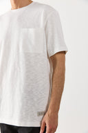 Erkek Cep Detaylı Bisiklet Yaka Flamlı Tişört %100 Pamuk - Fildişi