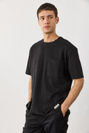 Erkek Cep Detaylı Bisiklet Yaka Flamlı Tişört %100 Pamuk - Siyah