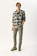 Erkek Regular Fit Kapaklı Cepli Ekose Gömlek - Haki