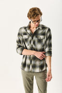 Erkek Regular Fit Kapaklı Cepli Ekose Gömlek - Haki