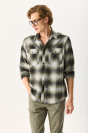 Erkek Regular Fit Kapaklı Cepli Ekose Gömlek - Haki