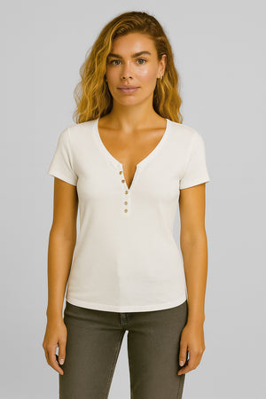 Kadın Matilda Düğme Detaylı Vücuda Oturan Kısa Kollu Tişört %100 Pamuk - Beyaz