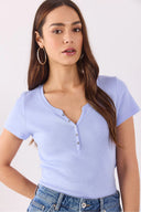 Kadın Matilda Düğme Detaylı Vücuda Oturan Tişört %100 Pamuk - Mavi