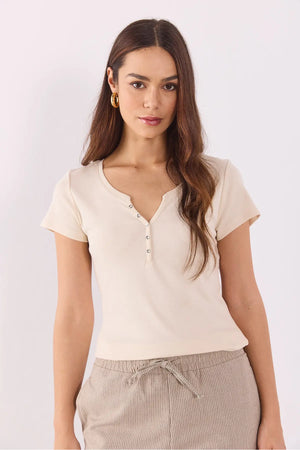 Kadın Matilda Düğme Detaylı Vücuda Oturan Tişört %100 Pamuk - Taş