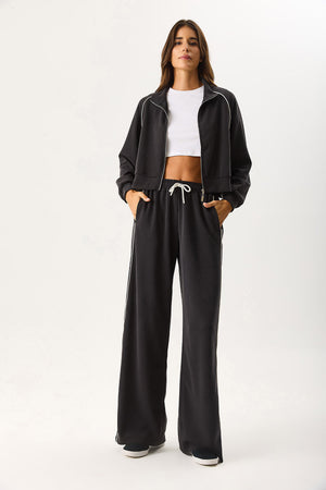 Kadın Regular Fit Yanı Yırtmaçlı Yumuşak Dokulu Jogging Pantolon (CUPRO) - Siyah