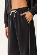 Kadın Regular Fit Yanı Yırtmaçlı Yumuşak Dokulu Jogging Pantolon (CUPRO) - Siyah