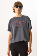 Kadın Sülfür Boyalı Baskılı Tişört %100 Pamuk - Antrasit