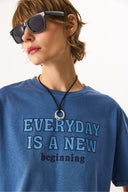 Kadın Sülfür Boyalı Baskılı Tişört %100 Pamuk - Navy