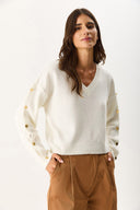 Kadın V Yakalı Kolu Düğme Detaylı Triko - Fildişi