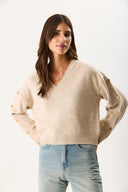 Kadın V Yakalı Kolu Düğme Detaylı Triko - Taba