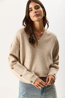 Kadın V Yakalı Kolu Düğme Detaylı Triko - Taba