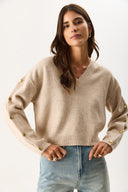 Kadın V Yakalı Kolu Düğme Detaylı Triko - Taba