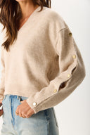 Kadın V Yakalı Kolu Düğme Detaylı Triko - Taba