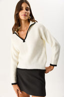 Kadın Yakası Kontrast Renkli Triko - Kemik - Siyah Çizgili