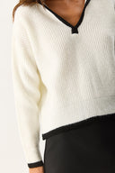 Kadın Yakası Kontrast Renkli Triko - Kemik - Siyah Çizgili