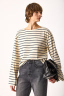 Kadın Lena Çizgili Kayık Yaka Tişört %100 Pamuk - Ekru - Lacivert Çizgili