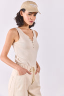 Kadın Matilda Düğme Detaylı Vücuda Oturan Atlet %100 Pamuk - Taş