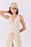 Kadın Matilda Düğme Detaylı Vücuda Oturan Atlet %100 Pamuk - Taş