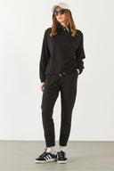Norah Yakası Detaylı Regular Fit Sweatshirt-Siyah