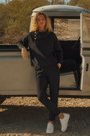 Norah Yakası Detaylı Regular Fit Sweatshirt-Siyah
