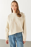 Kadın Omzu Düğme Detaylı Nakışlı Sweatshirt - Ekru