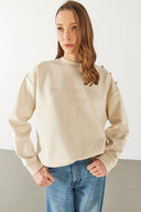 Kadın Omzu Düğme Detaylı Nakışlı Sweatshirt - Ekru