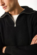 Erkek Regular Fit Dik Yaka Yarım Fermuarlı Triko Kazak - Siyah