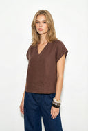 V Yakalı Yumuşak Dokulu Lyocell Bluz-Kahverengi